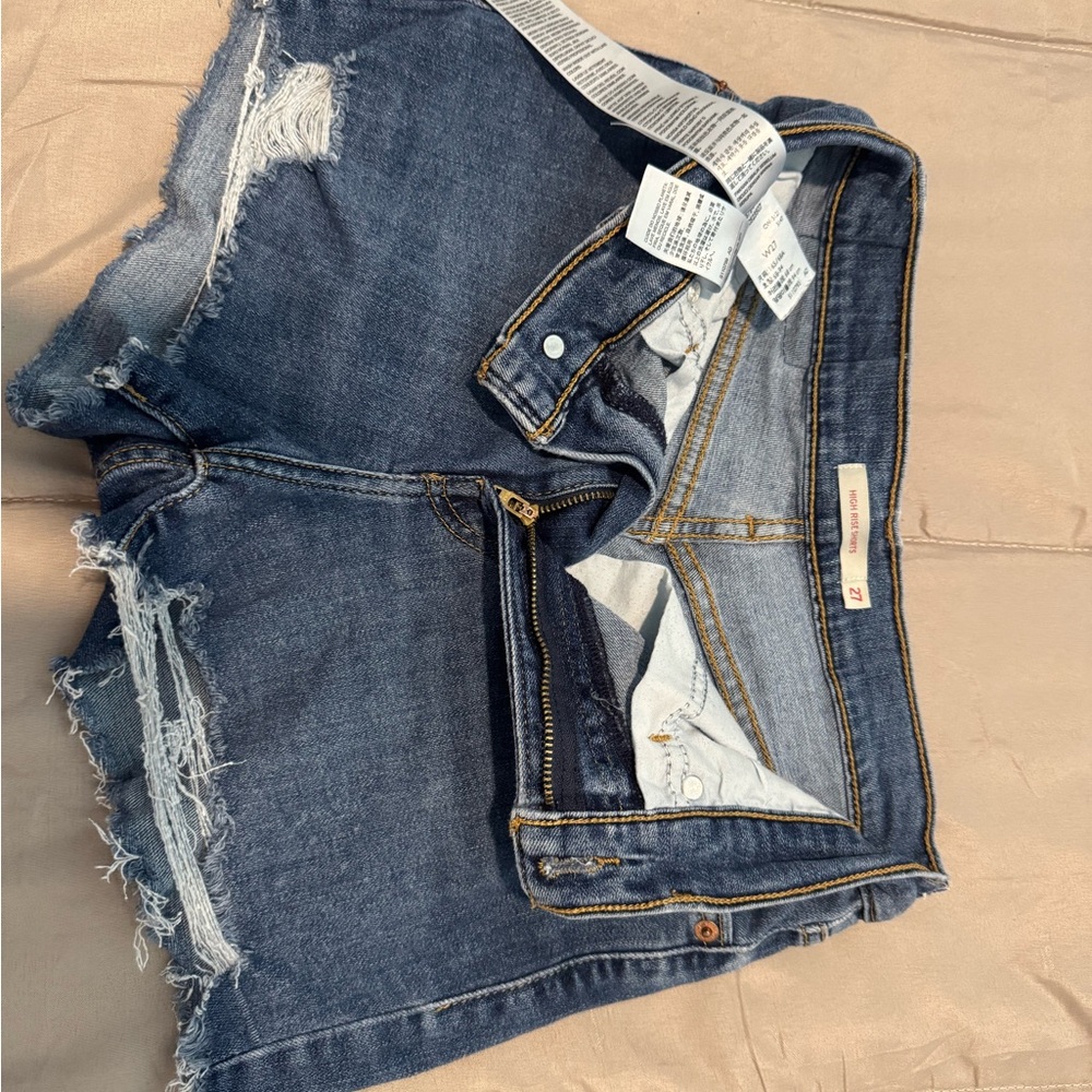 Levi's Classic Blue Denim Shorts - Picture 3 of 6